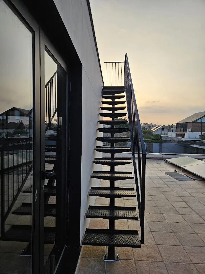 Escalera metálica exterior