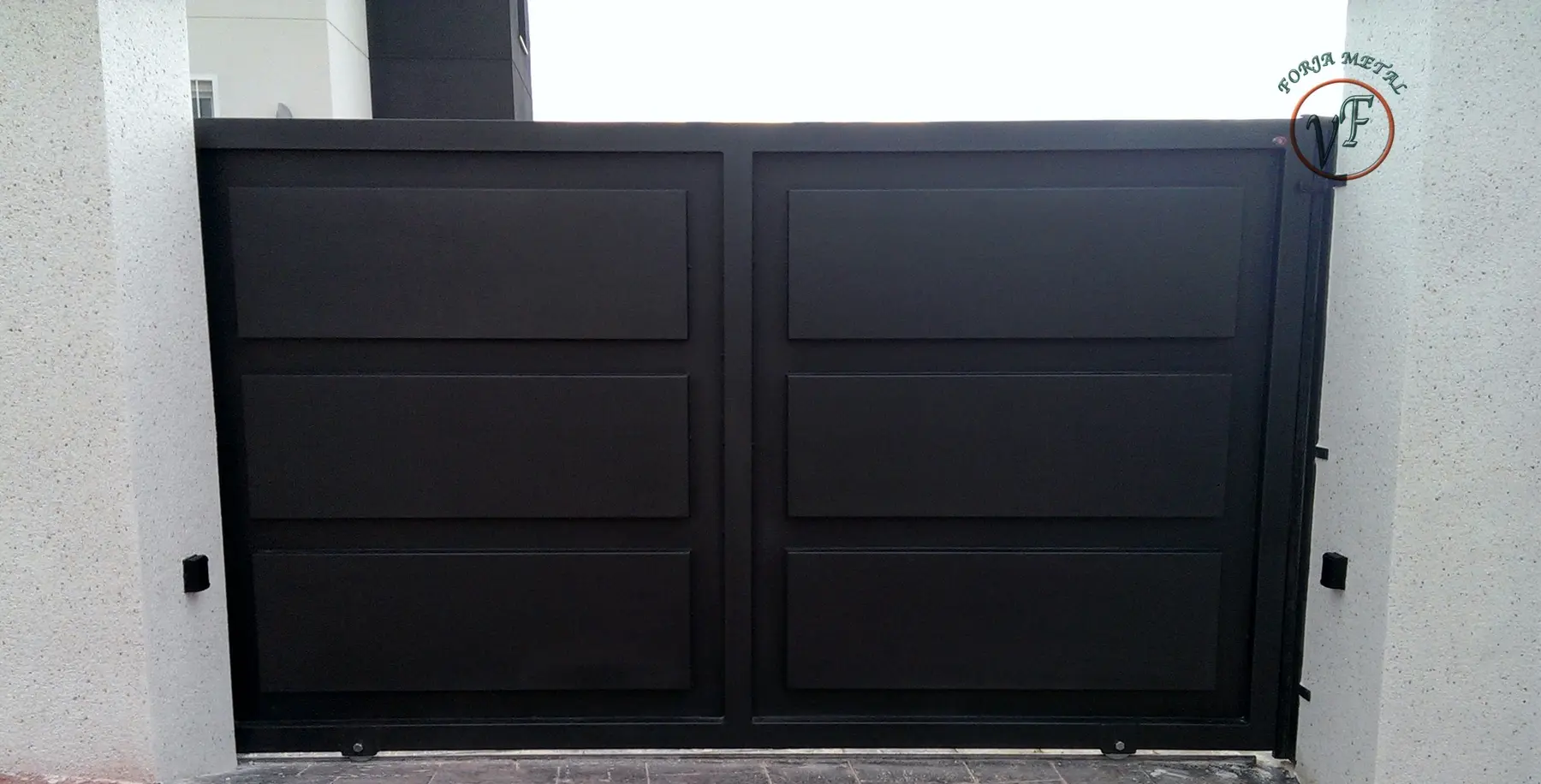 Puerta corredera preparada para automatización