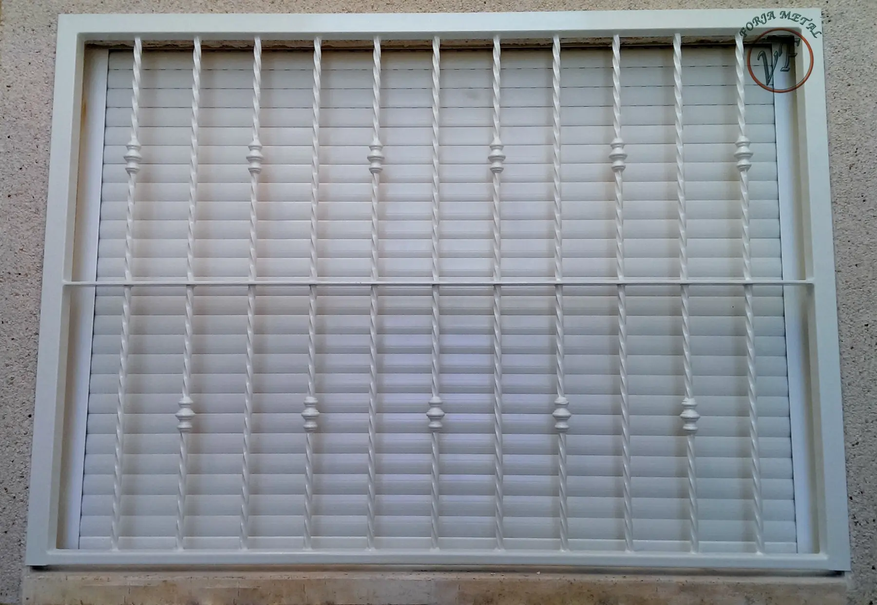 Reja blanca de seguridad para ventana