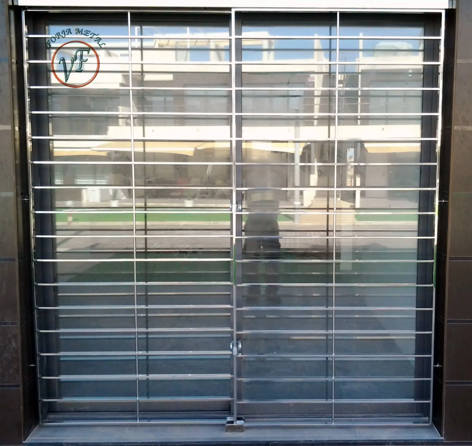 Reja metálica de lamas para ventana